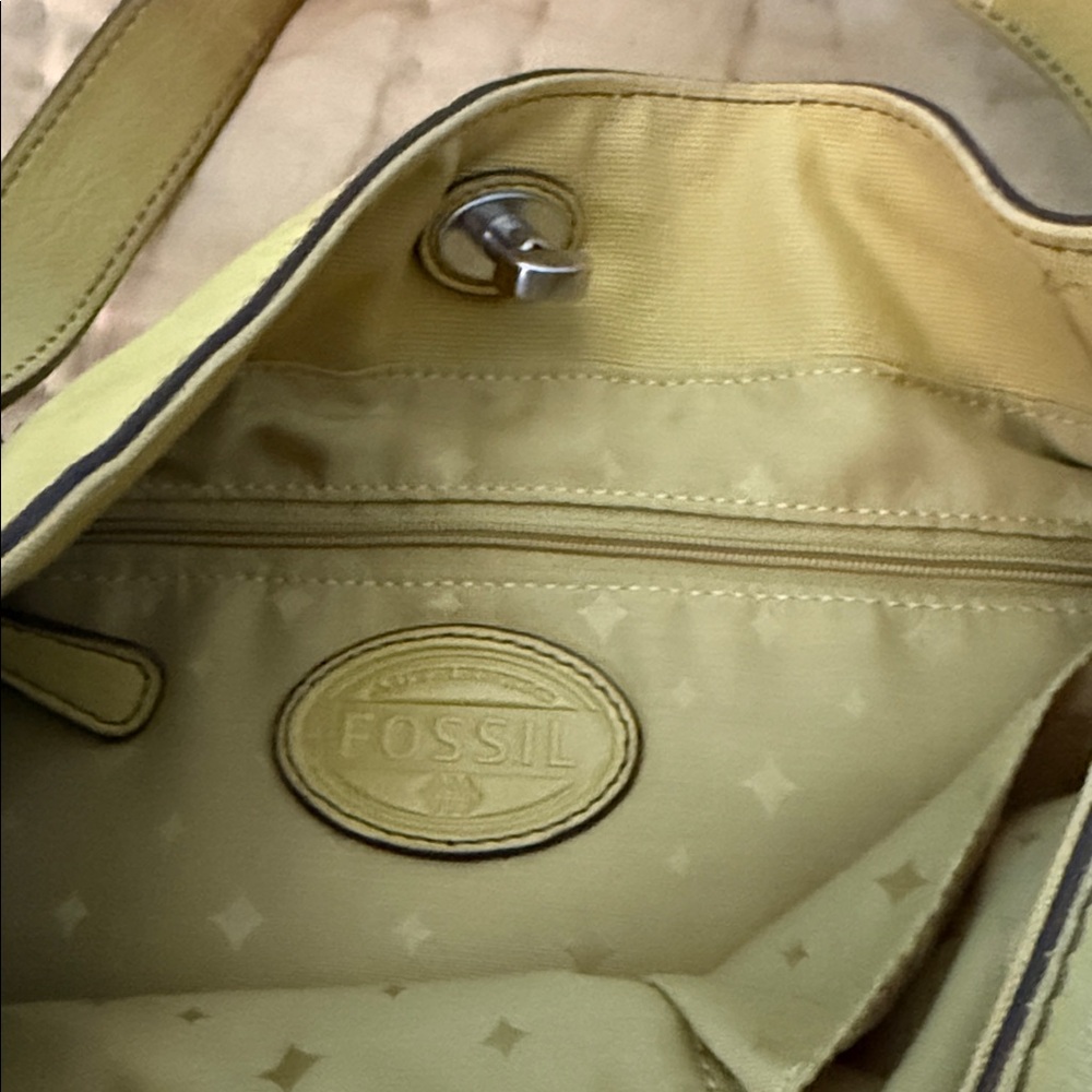 Stylish vintage Fossil Yellow Leather Shoulder Bag - Picture 6 of 6